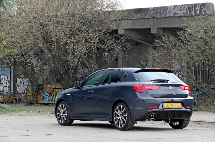  Alfa Romeo Giulietta Veloce Pack 2016 года  (фото 23 из 27)